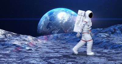 宇航员在行星表面摔倒。
