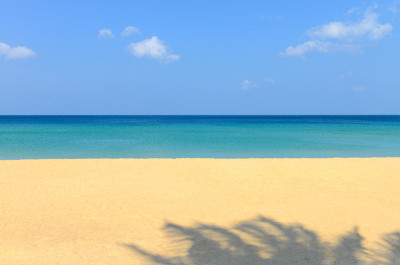 热带海滩和蓝天