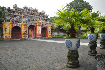 鸿到缪庙大门
