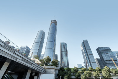 现代摩天大楼在商业区，贵阳，中国。