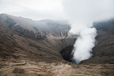 布罗莫火山的火山口