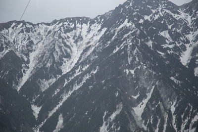 田山黑袍山路上的雪山