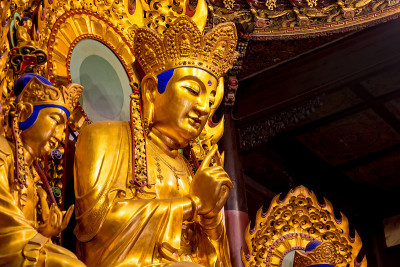 中国上海龙华寺的佛像。中国著名的佛寺。