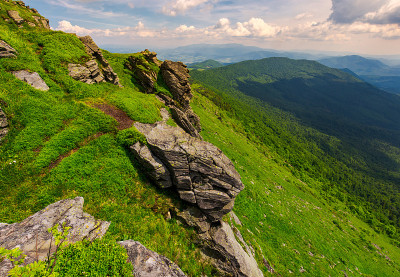 皮魁山的岩石峭壁