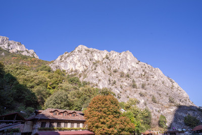 麦特卡峡谷位于马其顿北部斯科普里中部的西部