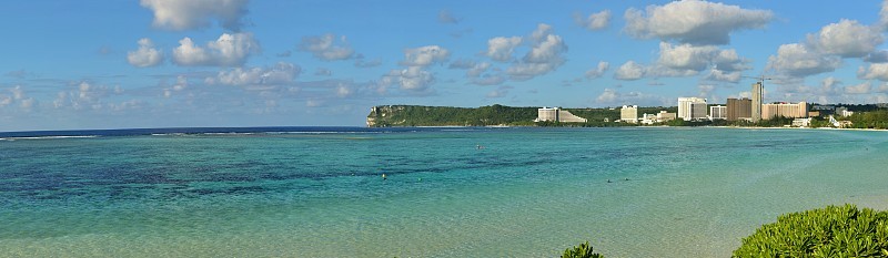 热带岛屿海滩全景图