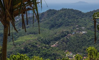 Khao Rang鸟瞰图，普吉岛中心的普吉岛景点。在考朗观景点可以看到普吉市，查隆码头和普吉岛大佛山