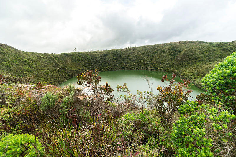 瓜达维塔泻湖的自然景观，在Sesquile, Cundinamarca -哥伦比亚。