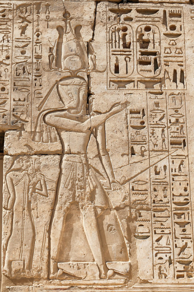 埃及象形文字在Medinet Habu神庙，卢克索，埃及