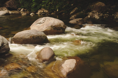 Mossman河石块