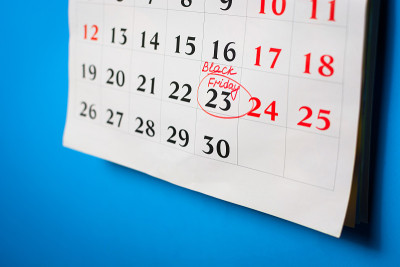 有黑色星期五提醒的日历。2018年11月23日-销售日