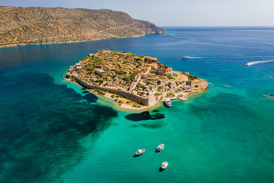 鸟瞰图，古威尼斯堡垒和前麻疯病殖民地的Spinalonga，克里特岛