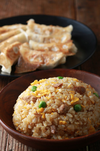 炒饭，饺子和炸鸡