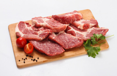 烤肉用的牛排。