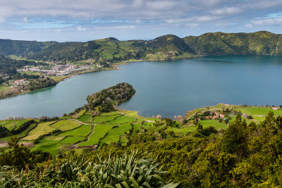葡萄牙圣米格尔亚速尔群岛惊人的七城泻湖(Lagoa das 7 cidades)
