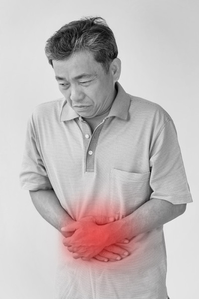 生病的中年男子，胃痛，腹泻，便秘，胃炎，消化不良