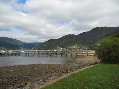 岩石海滩看风景