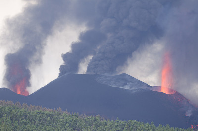 火山喷发。