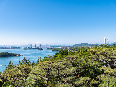 日本冈山县仓市和州山观景台上的濑户大桥。濑户大桥是连接冈山县仓市和香川县堺市的桥梁。