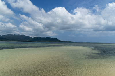 从久崎海岸看Iriomote岛(小浜岛/小浜岛，冲绳)