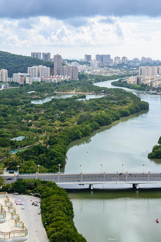 美丽的鸟瞰图三亚市从鹿回头公园。海南,中国。