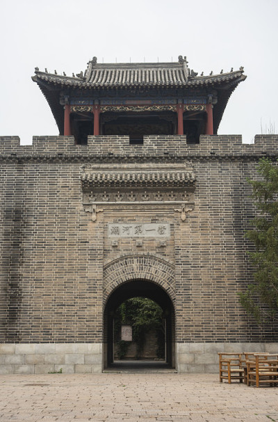 历史悠久的亚洲帝王庙，砖墙