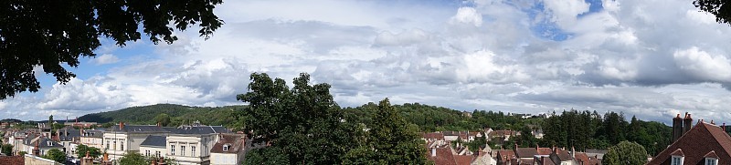 Clamecy镇的全景Nièvre Bourgogne-Franche-Comté夏季