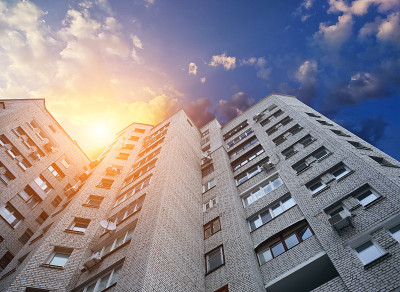 从下面看住宅建筑