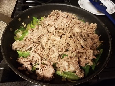 用炒猪肉和青椒