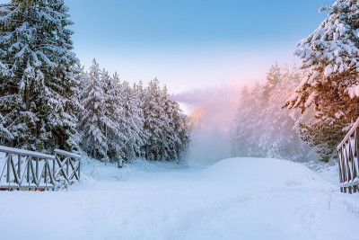 班斯科，保加利亚度假胜地全景雪炮
