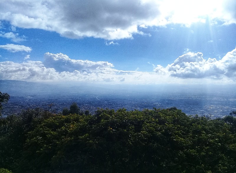 从塞罗·德·蒙塞拉特俯瞰波哥大