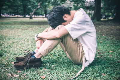 公园里抑郁的人