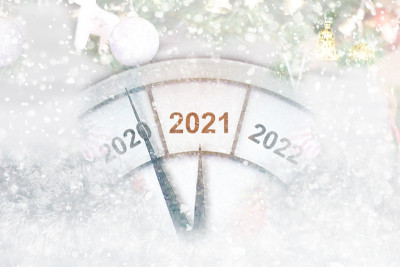 倒计时到午夜。圣诞或2021年新年前的最后时刻。