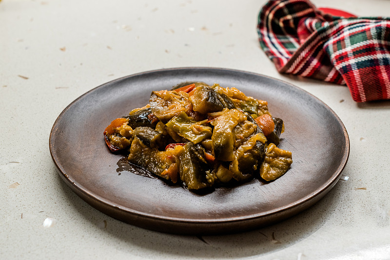 土耳其菜:Saksuka with Eggplant with Tomatoes and Olive