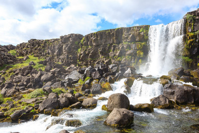 Oxararfoss瀑布夏日景观，Thingvellir，冰岛
