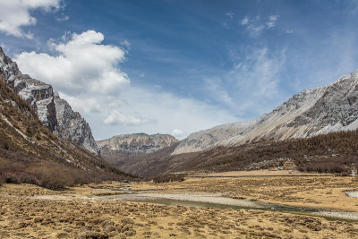 在稻城的山