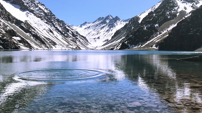 智利圣地亚哥的山脉和滑雪胜地