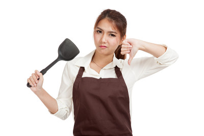 亚洲女孩做饭很差劲