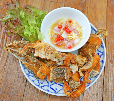 油炸鱼鲈鱼