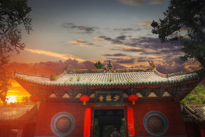 少林是中国中部的一座佛教寺院。