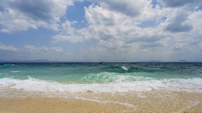 财富岛的巨浪