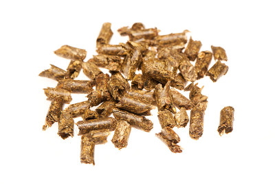 堆干绿色草药茶