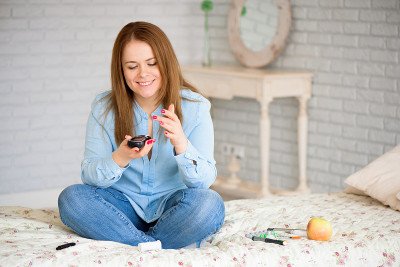 糖尿病检查血糖水平。使用兰斯莱特和gl的女人