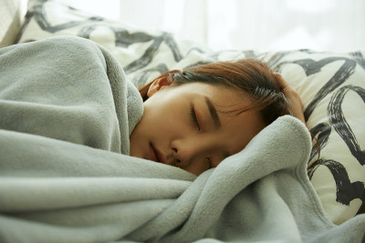 健康状况不佳的年轻女子