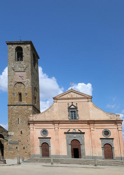 教堂位于意大利中部一个叫Civita di Bagnoregio的小镇，没有人