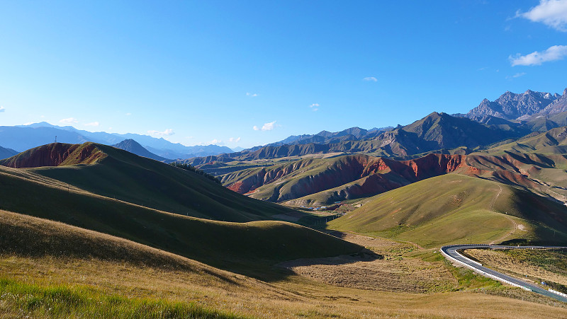 中国青海卓尔山祁连山风景区美丽的自然景观。