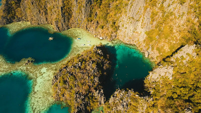 鸟瞰图双礁湖，海，海滩。热带岛屿。Busuanga,菲律宾巴拉望省