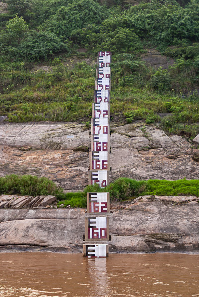 长江深度测量标尺，重庆，中国。