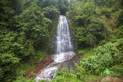 瀑布在越南北部山区，Fansipan瀑布在Sa Pa，越南北部