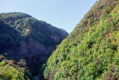 青山峡谷